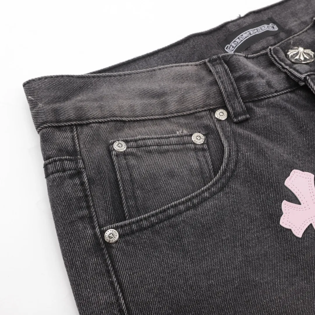 P220 model number Y829 Chromehearts/Chrome Hearts classic leather label cross denim trousers After the trousers are finished, they are subjected to heavy enzyme stone grinding and rinsing. Each pair is different in washing. The heavy washing process has many hidden secret details. The trousers featured this time are perfect in terms of shape and upper body. It is no exaggeration to say that it takes more time to make 20 short-sleeves than to make one pair of jeans. The fabric is made of 12.2 ounces of high-quality denim. Only denim with 12 ounces or more can have the unique high-end texture of denim. I am very satisfied with the proofing after several washes. Size:28-34